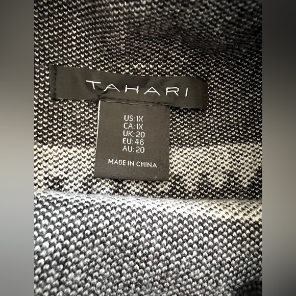 π HOST PICK π Soft and cozy Tahari NWOT star black Aztec sweater sz 1X - Picture 8 of 8